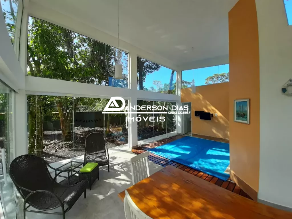 Casa com 3 dormitórios sendo 1 suíte para aluguel definitivo, 137m² por R$ 5.200 - Massaguaçu- Caraguatatuba/SP